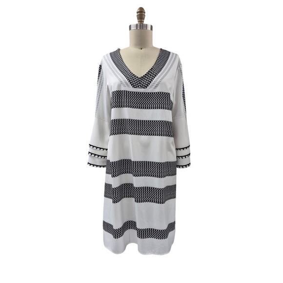 Cool White Dress Black/Gray Design  Trumpet Sleeves Sz XL - Picture 2 of 6